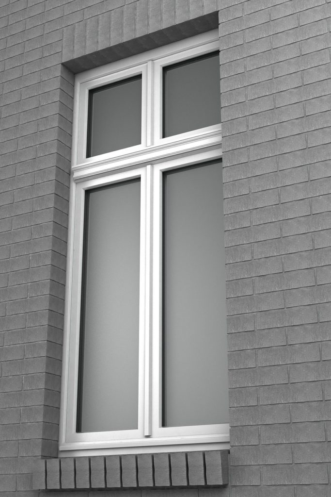 Fenêtres fines et grandes réalisées grâce à des renforts spéciaux et au collage du verre.